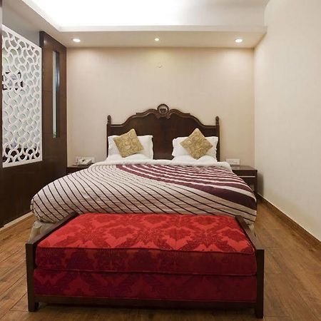 Oyo Premium Pitampura Otel Yeni Delhi Dış mekan fotoğraf