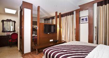 Oyo Premium Pitampura Otel Yeni Delhi Dış mekan fotoğraf
