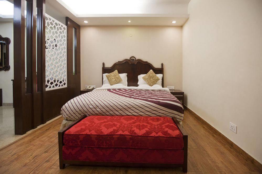 Oyo Premium Pitampura Otel Yeni Delhi Dış mekan fotoğraf